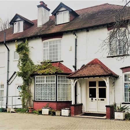 Lyttleton Lodge Uxbridge Exterior photo